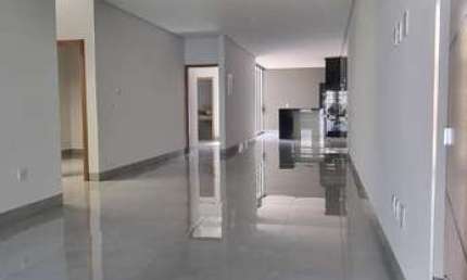 Casa à venda sendo 3 suítes de 155,00 m² no Jardim Atlântico.