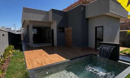 Oportunidade Casa Térrea à venda com 3 suítes em condomínio de 156,21m².