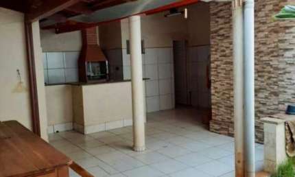 Vende-se casa na Vila Pai Eterno em Trindade de 200,00m²