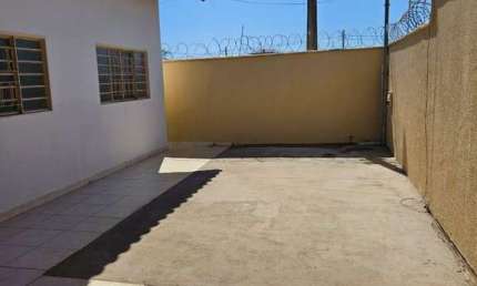 Casa à venda com 3 quartos sendo 1 suíte no Setor Faicalville de 106,16 m².