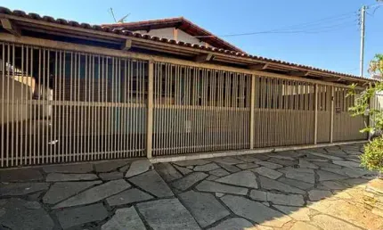 Casa à venda com 4 quartos, 3 suítes,  Jardim América de 351,39 m²