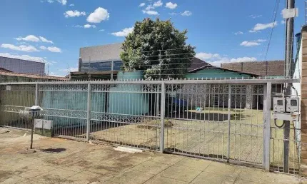 Vende-se Casa de 3 quartos no Jardim Ana Lucia de 255,00m²