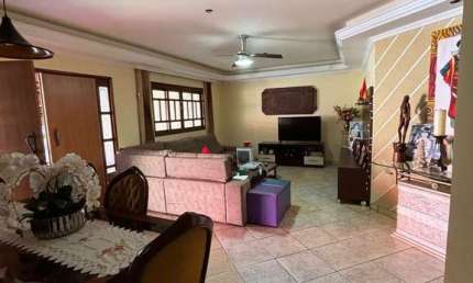 Casa no recreio do funcionários Públicos 4 quartos sendo 3 Suítes.