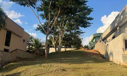 Lote à venda no Condomínio do Lago, com 551,34 m² - Goiânia.