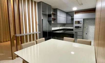 Casa á venda sendo 3 quartos, 1 suíte, 2 banheiros, 2 vagas de estacionamento.