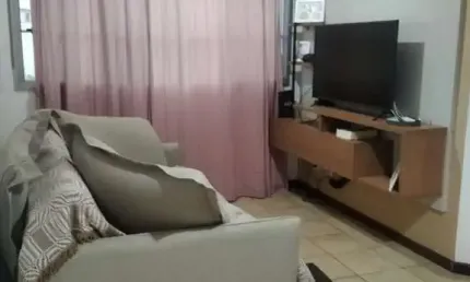 Apartamento na Avenida Universitária sendo 2 quartos e 2 banheiros