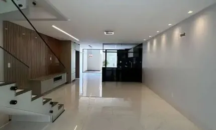 Sobrado à Venda sendo 3 suítes, 170,00 m² no Jardim Atlântico - Goiânia