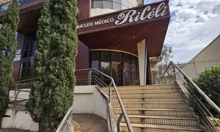 Prédio comercial, 565 metros, em frente do parque areião.