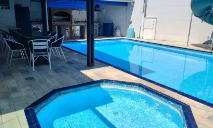 Casa a venda em Mongaguá com piscina por R$ 530.000,00