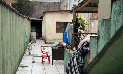Casa à venda em São Paulo-SP, Parque dos Bancários: 4 quartos, 1 sala, 1 banheiro, 2 vagas, 100m². Imperdível!