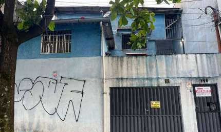 Imóvel espetacular à venda em Santo André-SP: Casa de 6 quartos, 5 banheiros, 1 vaga na garagem e 400,00 m² de área em Utinga!