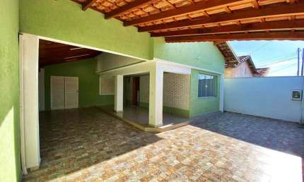 Casa à Venda, Chácara do Visconde, Taubaté - 3 Quartos, Edícula