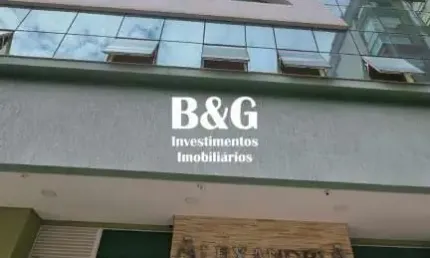 Apartamento amplo na meia praia, quadra mar e vista mar.