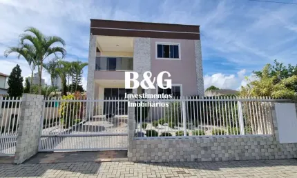 CASA INCRÍVEL - Finamente mobiliada na Meia Praia em Itapema!