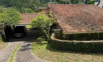 Casa com 4 Quartos à venda, 250 m² por R$ 1.200.000 - Caputera - Arujá/SP