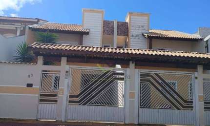 Sobrado com 3 dormitórios à venda, 138 m² por R$ 550.000 - Jardim Márcia - Suzano/SP