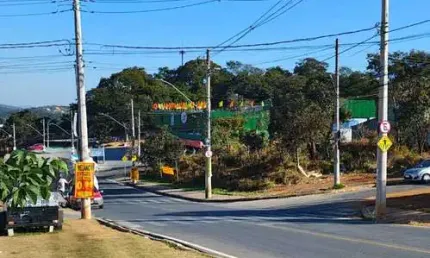 Lote 360m2 - calçamento - água - luz - esgoto - escritura e registro