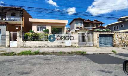 Casa em lote de 360m2 - 5 quartos - Suíte - 3 Banheiros - 2 vagas cobertas