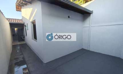 Casa Individual - 2 Quartos - Vaga de Garagem Ampla - Ótimo Local
