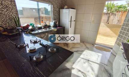 Casa 3 Quartos - Suíte - 198m2 Construído - 3 Vagas - Quintal Amplo
