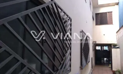 Sobrado à Venda com 3 Dormitórios no Bairro Santa Paula em São Caetano do Sul.