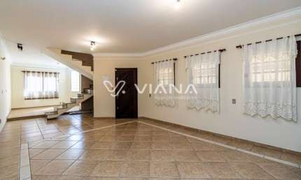Sobrado à Venda com 3 Quartos na Vila Alpina em São Paulo.