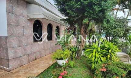 Casa com 3 dormitórios à Venda no bairro Vila Palmares em Santo André.