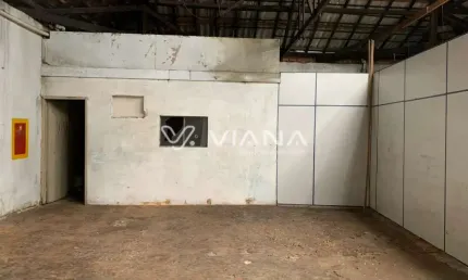 Oportunidade Única! Locação de Galpão de 300m² no Bairro Cerâmica em São Caetano do Sul