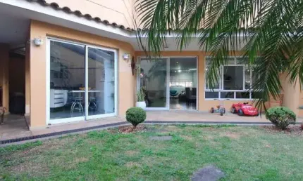 Sobrado com 4 dormitórios em Condomínio Fechado no Bairro Jardim São Caetano
