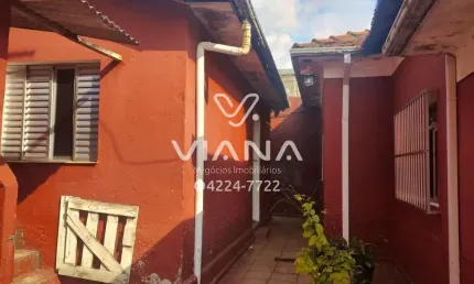 Ótimo terreno com casa antiga em rua tranquila em São Caetano