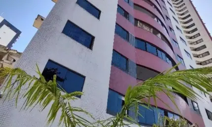 Apartamento à venda, 2/4, suíte, varanda, 02 vagas de garagem