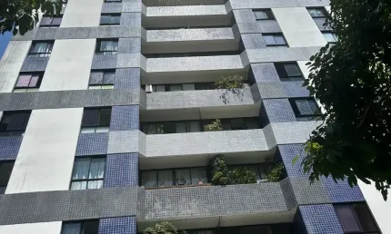 Apartamento à venda, 2/4, suíte, 78m2, vaga de garagem