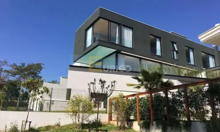 Casa à venda no Condomínio Residencial Itahye em Santana de Parnaíba/SP