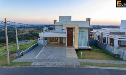 Casa á venda em condomínio de alto padrão na cidade de Vinhedo