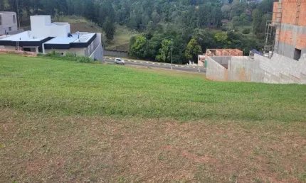 Terreno à venda no condomínio villa lombarda em valinhos/sp