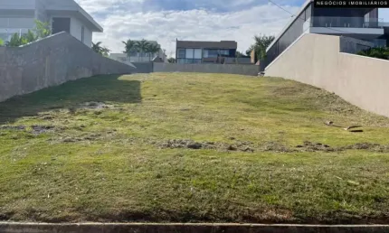 Terreno à venda no condomínio portal do lago em valinhos/sp