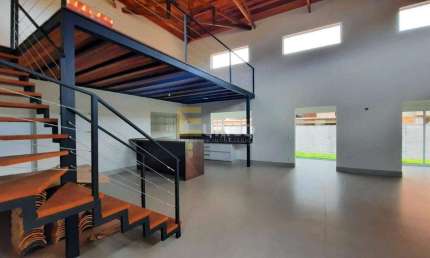 Casa térrea a venda com 04 quartos no Condomínio Terras de Santa Teresa.