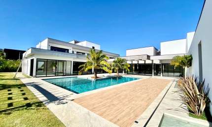 Maravilhosa mansão, altíssimo padrão, oferece luxo, conforto e lazer que você busca!