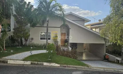 Casa em Condomínio à Venda no Condomínio Recanto dos Paturis na Cidade de Vinhedo/SP