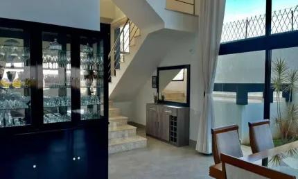 Casa em condomínio à venda no Condomínio Portal do Jequitibá em Valinhos/SP