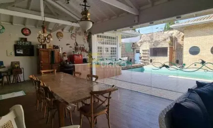 Casa a venda com 3 suítes, espaço gourmet, piscina e edícula no Condomínio Alpes em Vinhedo interior de São Paulo.