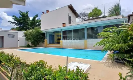 Casa a Venda no condomínio Estância Marambaia em Vinhedo - 4 suítes