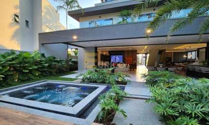Casa de alto padrão á venda em Riviera de São Lourenço - Bertioga/SP.