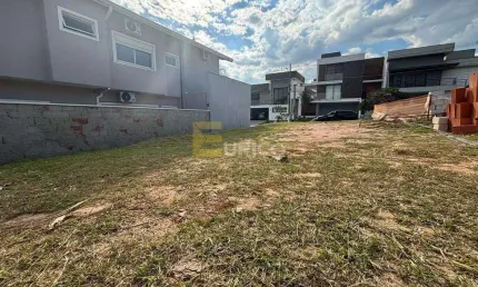 Terreno em condomínio à venda no condomínio bosque dos cambarás em valinhos/sp