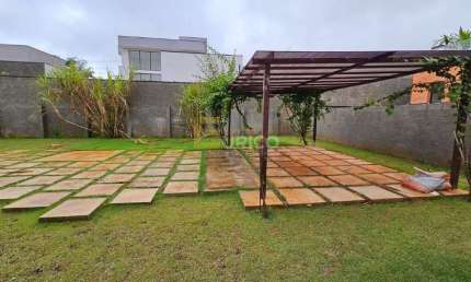 Casa térrea a venda com 04 quartos, sendo 03 suítes no Condomínio Terras de Santa Teresa