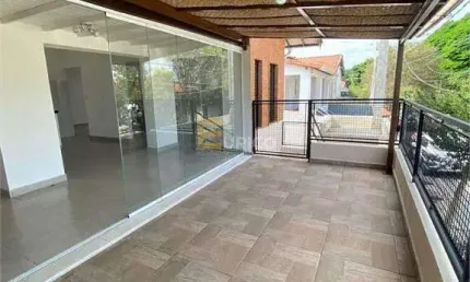 Sobrado à venda em Vinhedo de 226 m², Centro, com 3 suítes