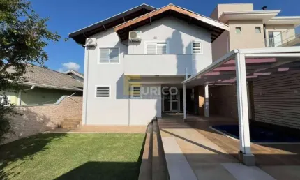 Sobrado à Venda no Condomínio Recanto dos Paturis em Vinhedo/SP