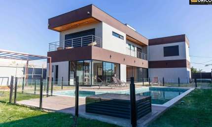 Casa Alto Padrão à venda ou locação no Condomínio Campo de Toscana em Vinhedo/SP