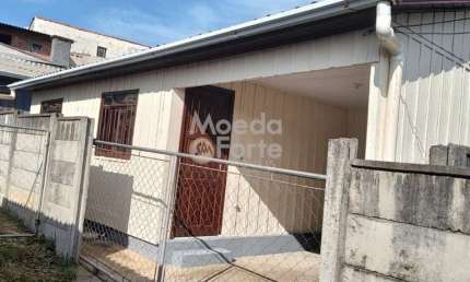 Casa com 3 quartos para alugar na Rua Manoel das Chagas Lima, 750, São Braz, Curitiba por R$ 1.550