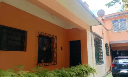 Casa com potencial para clínica , prédio comercial 445 m2 terreno - Passos MG